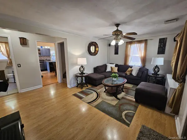 3 Benjamin AVE, Amityville, NY 11701