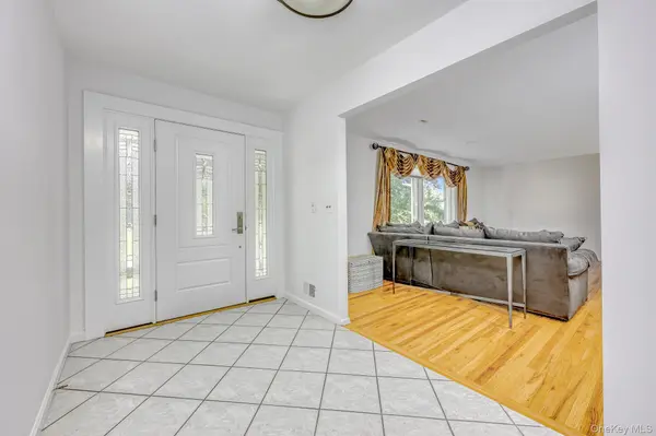 20 Dolphin RD, New City, NY 10956