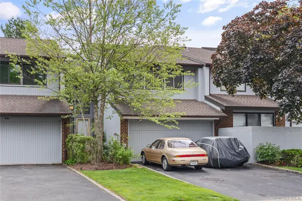83 Foxwood DR, Jericho, NY 11753