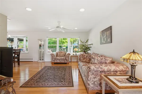 157 Belleview AVE, Center Moriches, NY 11934