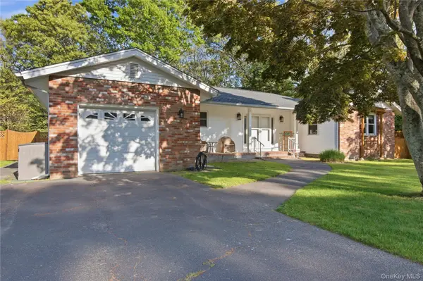 157 Belleview AVE, Center Moriches, NY 11934