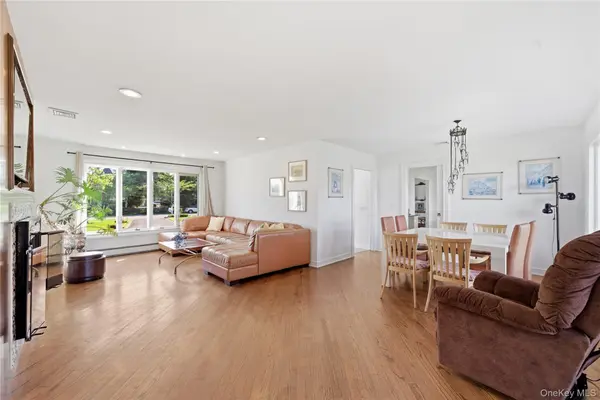 31 The Moor, East Islip, NY 11730