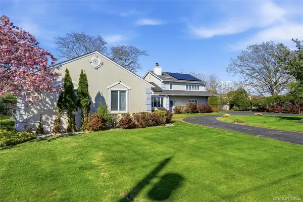 31 The Moor, East Islip, NY 11730