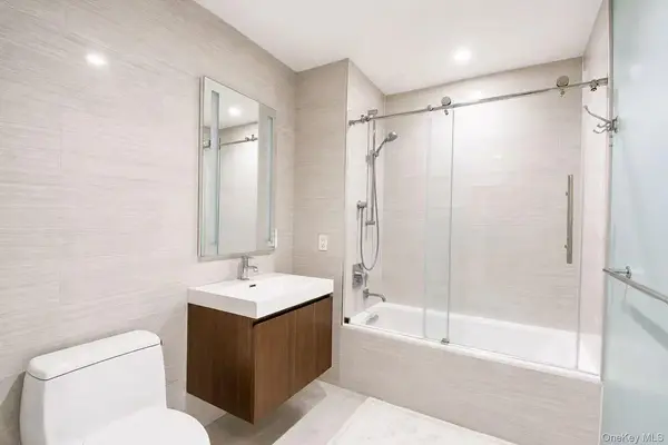 131-03 40th RD #20P, Flushing, NY 11354