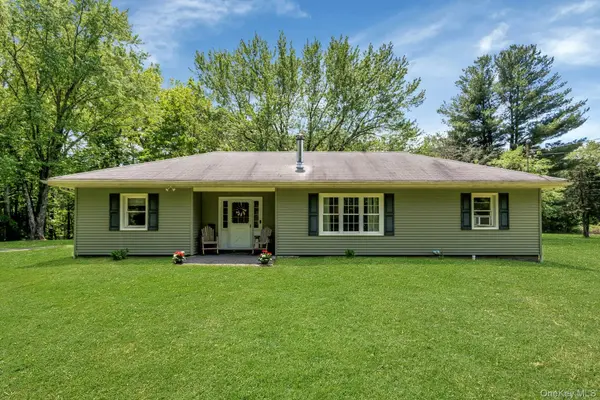 53 Bible Camp RD, Bloomingburg, NY 12721