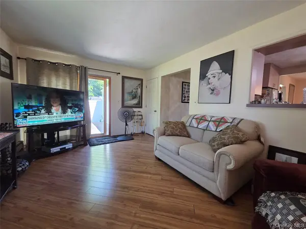 211 Babylon ST, Islip Terrace, NY 11752