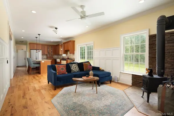 82 Maple Hill LN, Pine Plains, NY 12567