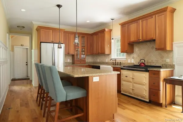 82 Maple Hill LN, Pine Plains, NY 12567