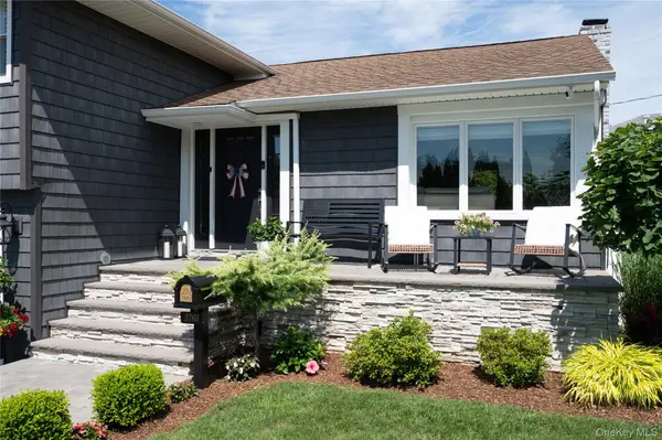 3765 Lynn LN, Wantagh, NY 11793