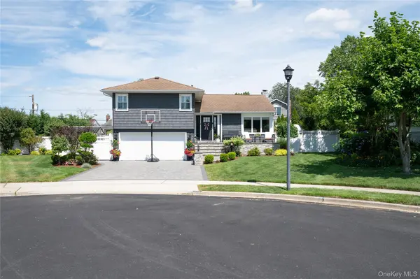 3765 Lynn LN, Wantagh, NY 11793