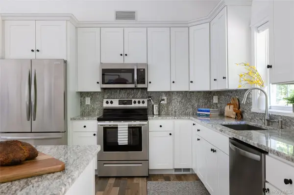 25 Maple Hill RDG, Red Hook, NY 12571