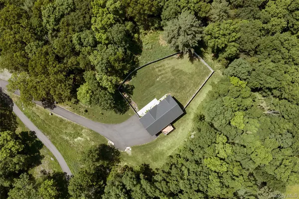 25 Maple Hill RDG, Red Hook, NY 12571