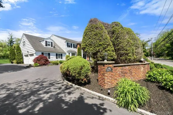 119 Plainview RD, Woodbury, NY 11797