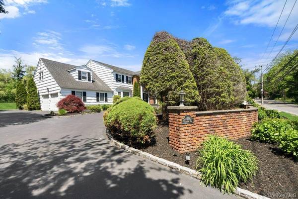 119 Plainview RD, Woodbury, NY 11797