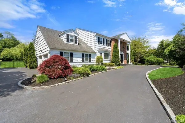 119 Plainview RD, Woodbury, NY 11797