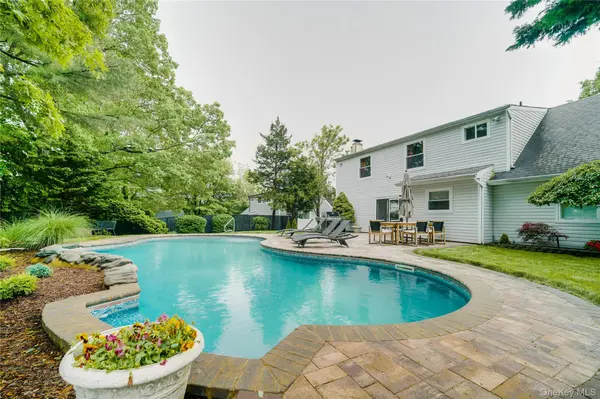 151 Rosemont AVE, Farmingville, NY 11738