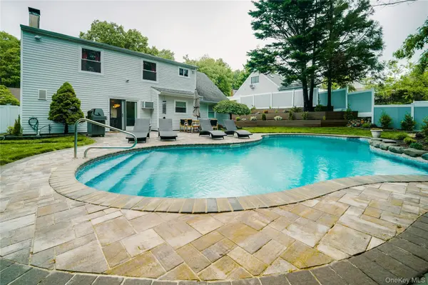 151 Rosemont AVE, Farmingville, NY 11738