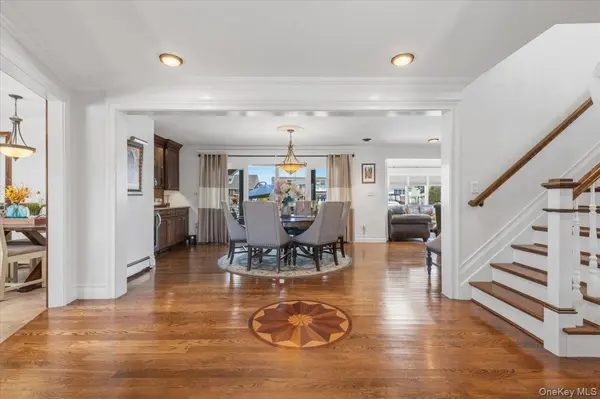 41 Jefferson PL, Massapequa, NY 11758