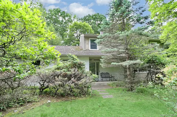 8 Swallow AVE, Spring Valley, NY 10977