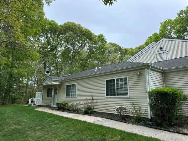 89 Rabbit RUN, Manorville, NY 11949