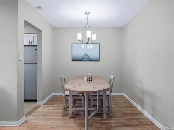 56 Edwards ST #2B, Roslyn Heights, NY 11577