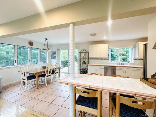 40 Hilltop RD, Southampton, NY 11968
