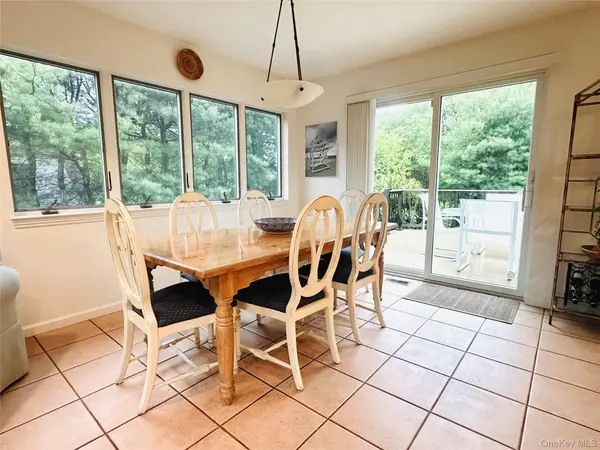 40 Hilltop RD, Southampton, NY 11968