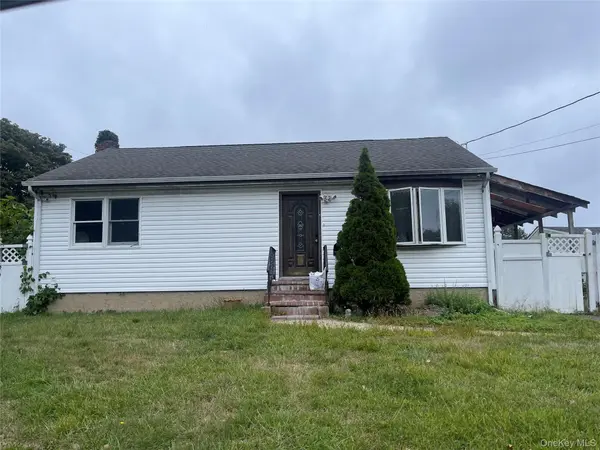 3 Surrey DR, Amityville, NY 11701