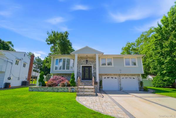 7 Dunhill RD, Manhasset Hills, NY 11040