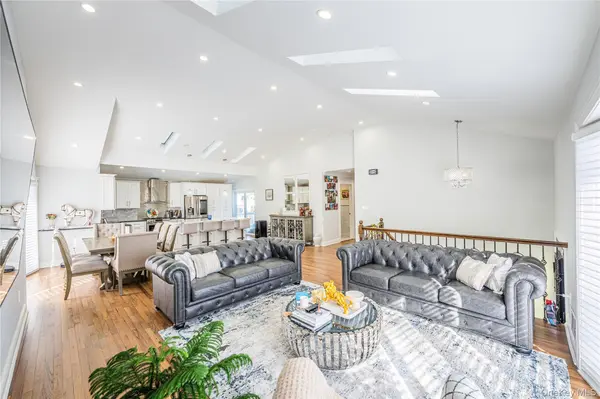 7 Dunhill RD, Manhasset Hills, NY 11040