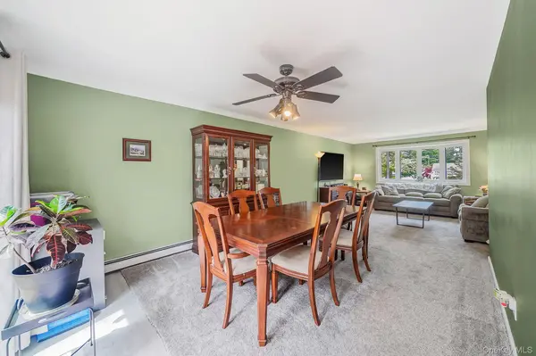 489 Carnation DR, Shirley, NY 11967