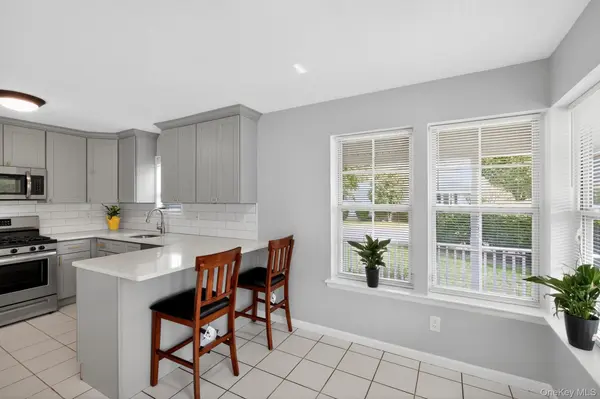 1 Summerfield CIR, Central Islip, NY 11722