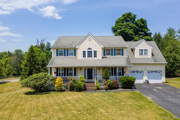 8 Cedardale LOOP, Wappingers Falls, NY 12590