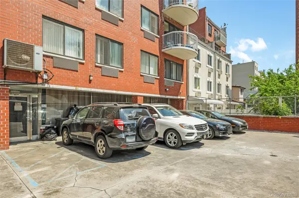 87-26 175th ST, Jamaica, NY 11432