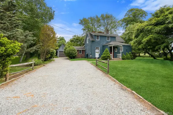 4 Russett LN, Great River, NY 11739