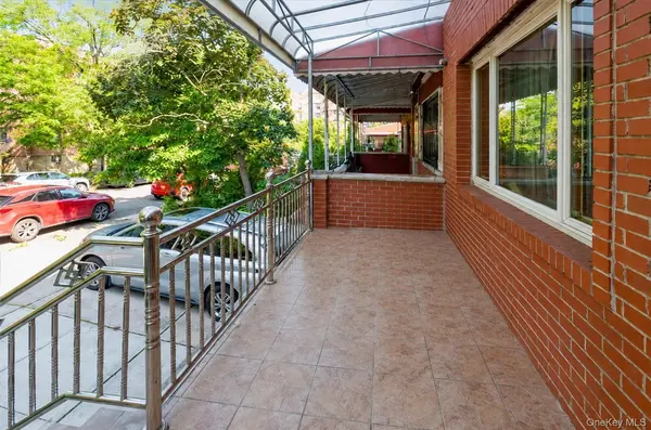79-19 149th ST, Kew Garden Hills, NY 11367
