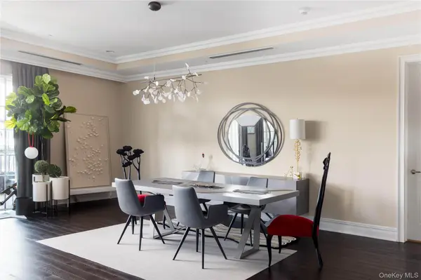 5000 Royal CT #5101, North Hills, NY 11040