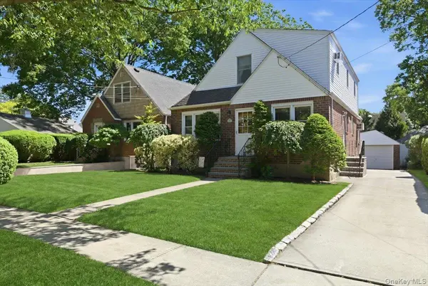 154 Cypress ST, Floral Park, NY 11001