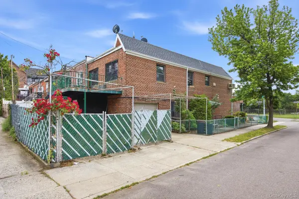 63-01 Borden AVE, Maspeth, NY 11378
