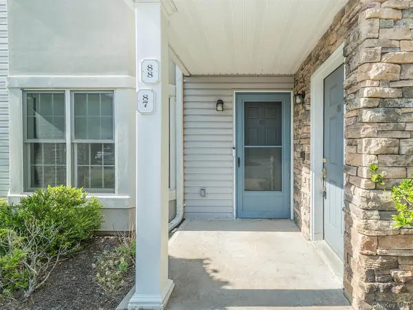 87 Pond View DR, Port Washington, NY 11050