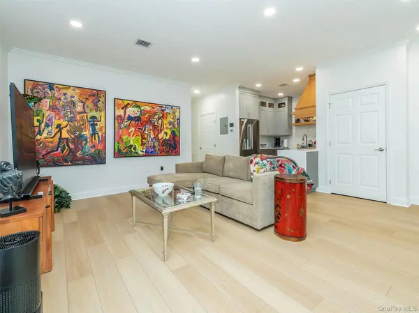 87 Pond View DR, Port Washington, NY 11050
