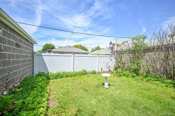 157-11 26th AVE, Flushing, NY 11354