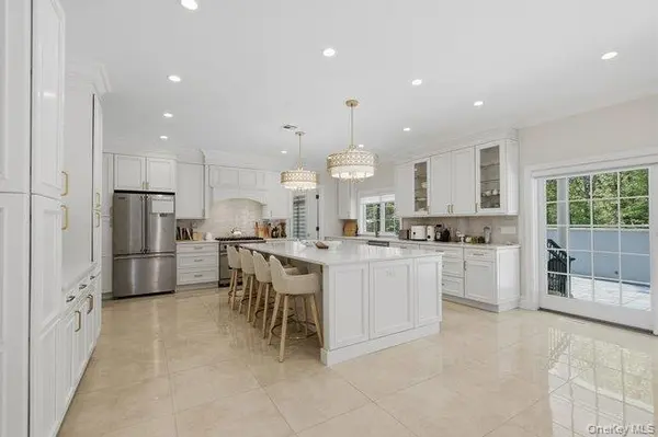 23 Woodbury RD, Woodbury, NY 11797