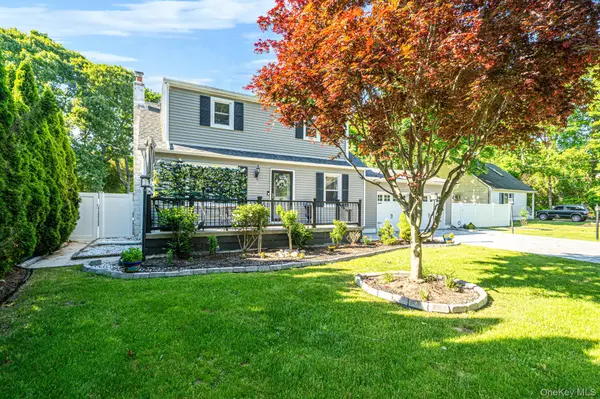 147 Baybright DR, Shirley, NY 11967
