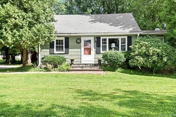 4-6 Anderson RD, Clinton Corners, NY 12514