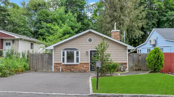30 Harding RD, Ronkonkoma, NY 11779