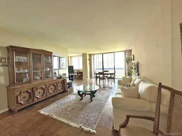271-10 Grand Central Pkwy #16S, Floral Park, NY 11005