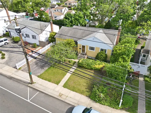 132 Davison AVE, Oceanside, NY 11572