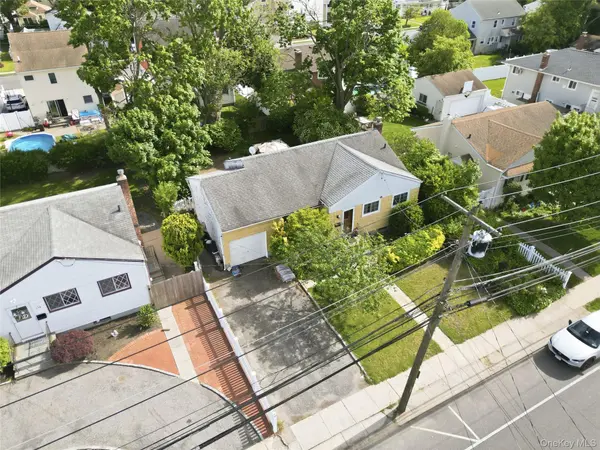132 Davison AVE, Oceanside, NY 11572