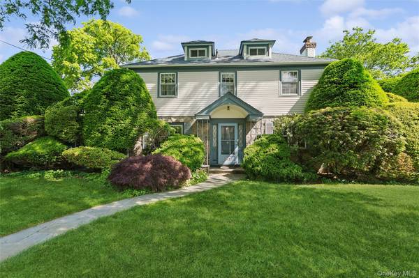 621 Oxford ST, Westbury, NY 11590